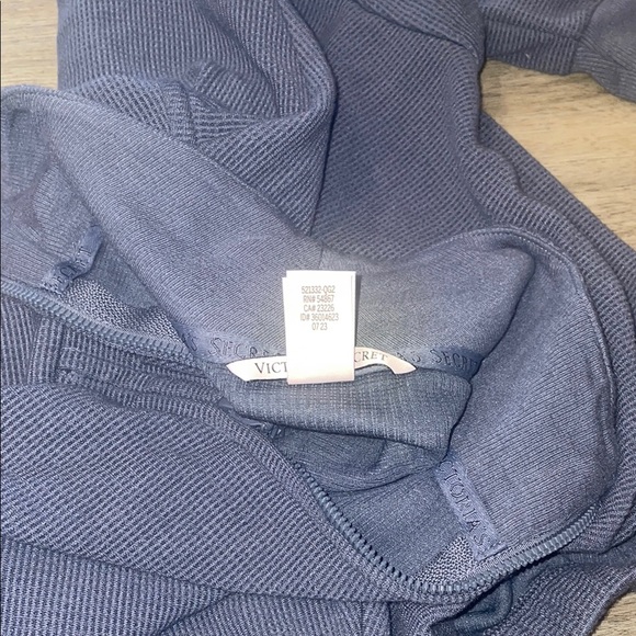 Victoria's Secret Women's Sweater - Picture 6 of 6